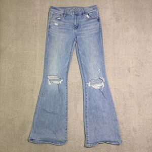 American Eagle Jeans Women’s Size 2 Low Rise Flare Distressed Light Wash Denim